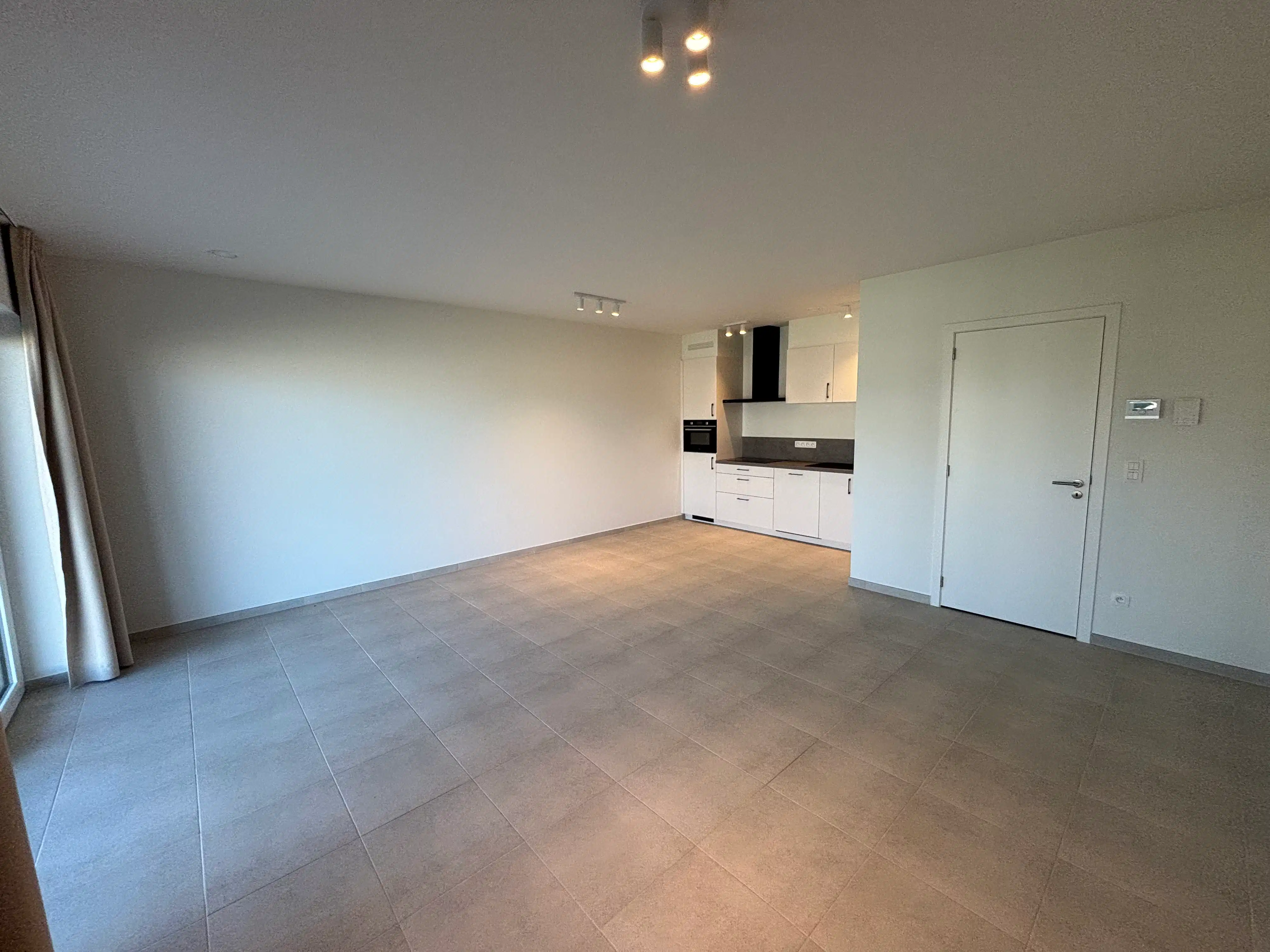 1-slaapkamer appartement met terras en parking foto 5
