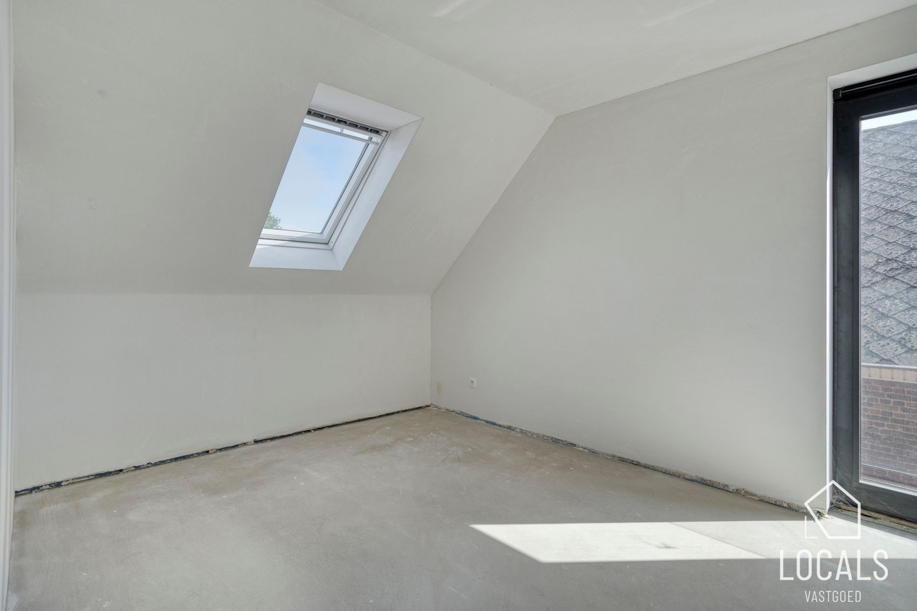 Ruime triplex-woning met 4 slaapkamers en 2 badkamers foto 22