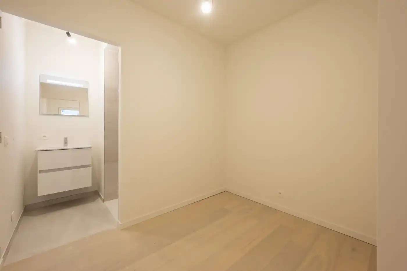 Nieuwbouw appartement met ruim zonnig terras en panoramische zichten foto 10