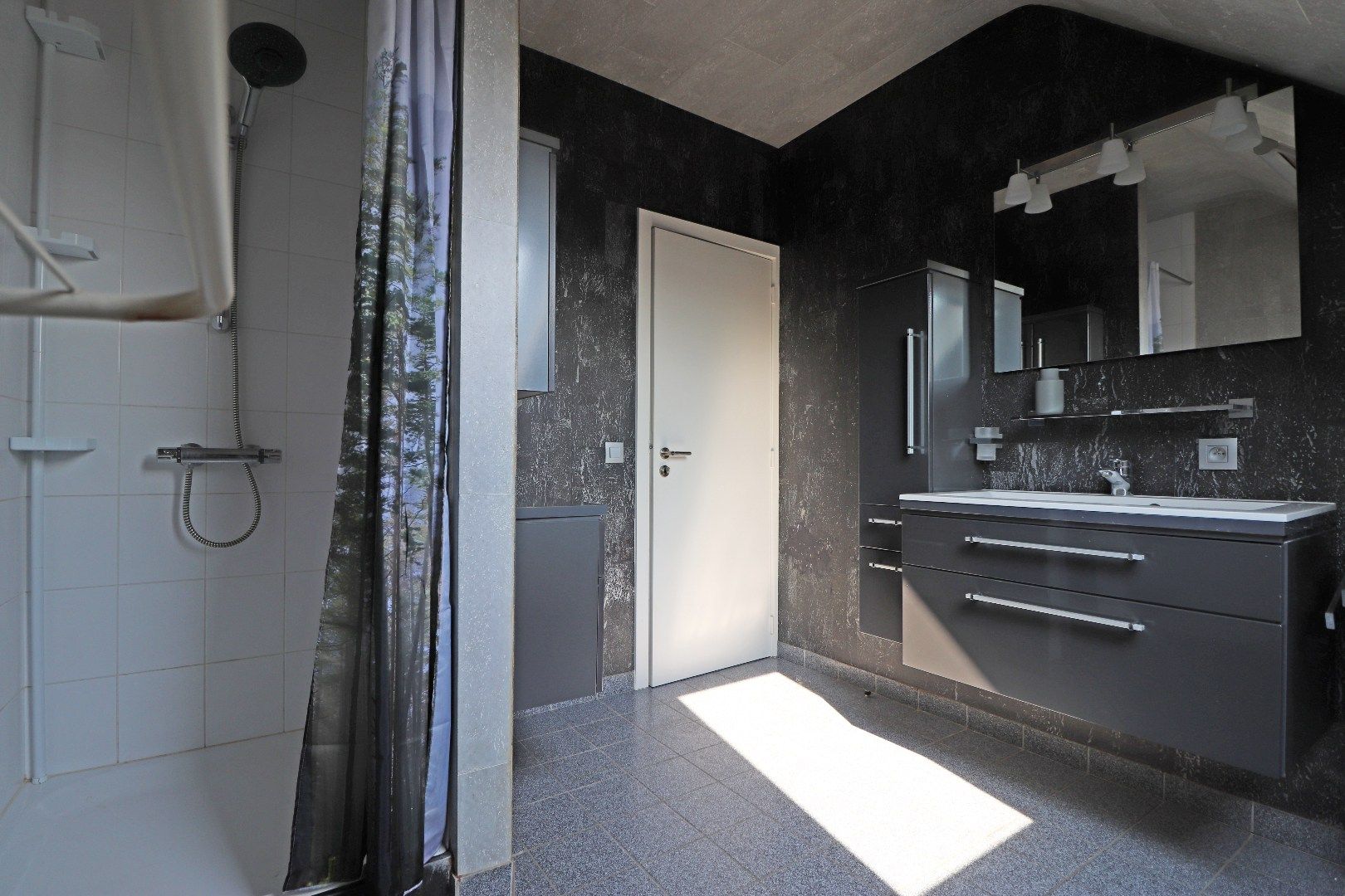 Verzorgd appartement in hartje Meulebeke foto 9