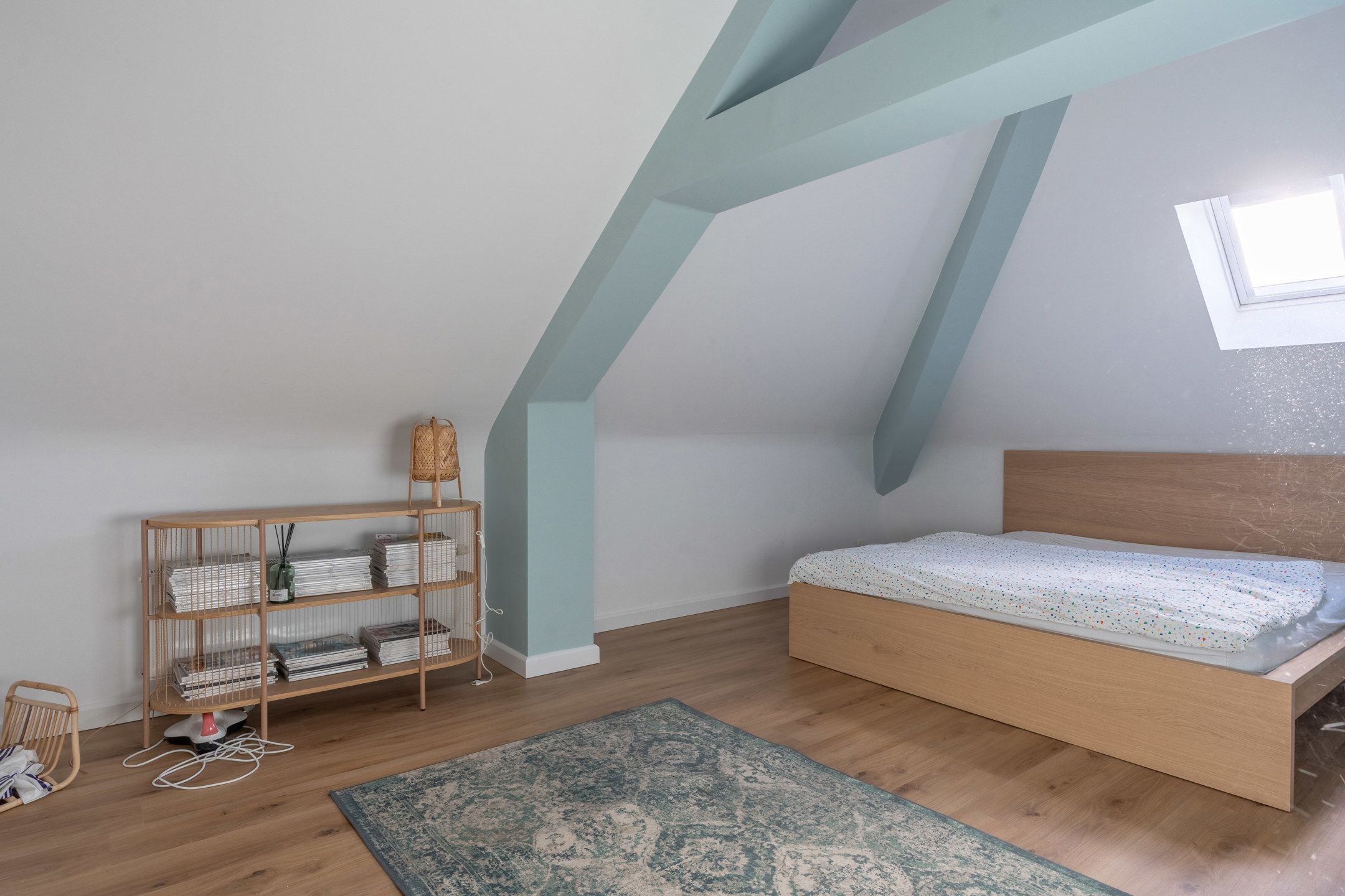 Recent gerenoveerde woning met 4 slpks en zij-ingang! foto 17