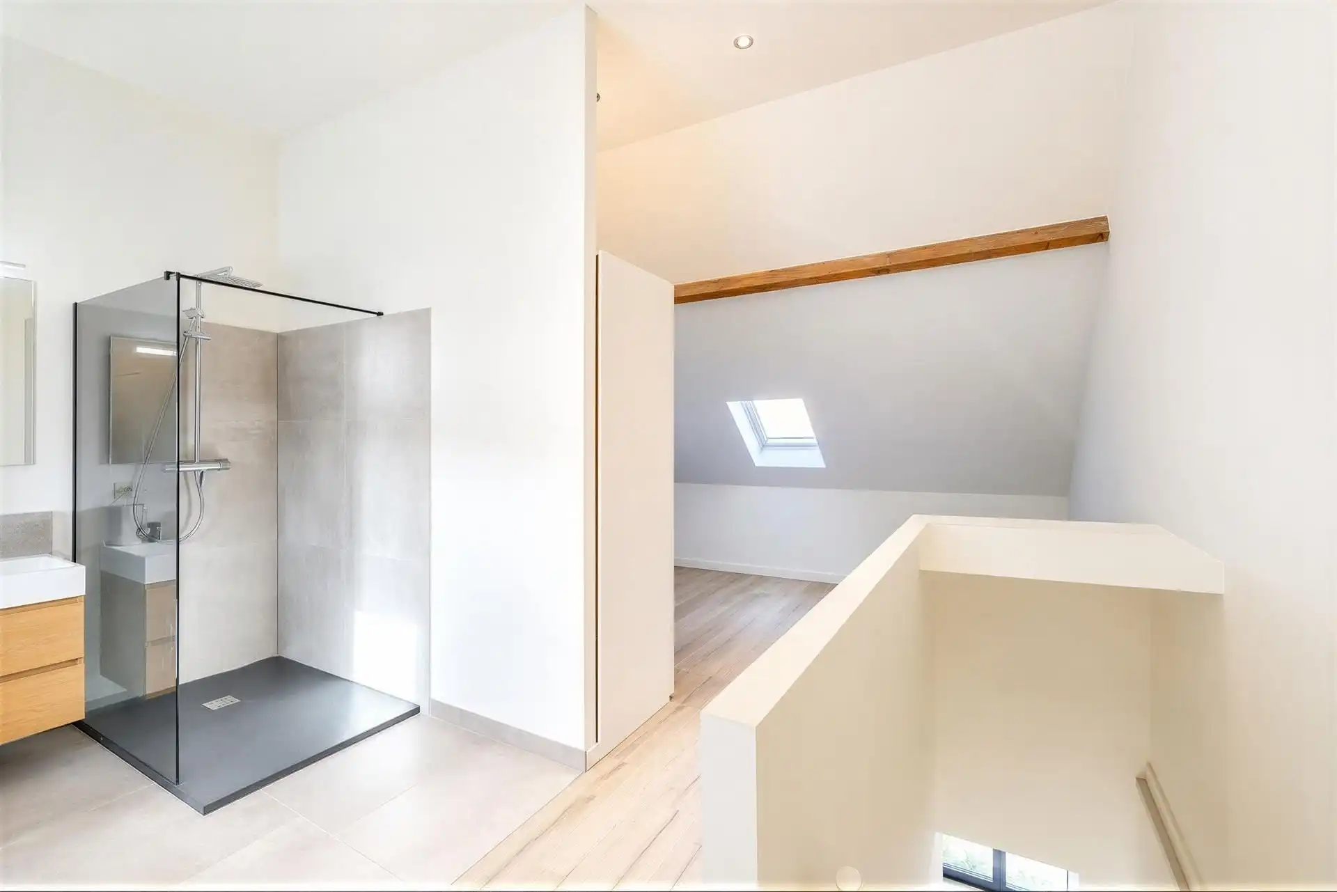 Stijlvol handelspand met kwalitatieve afwerking en charmant appartement met terras foto 31