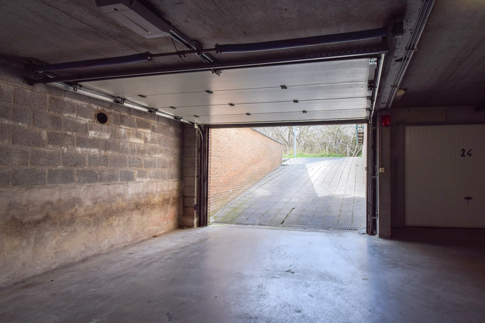 Ruime en praktische garagebox foto 5