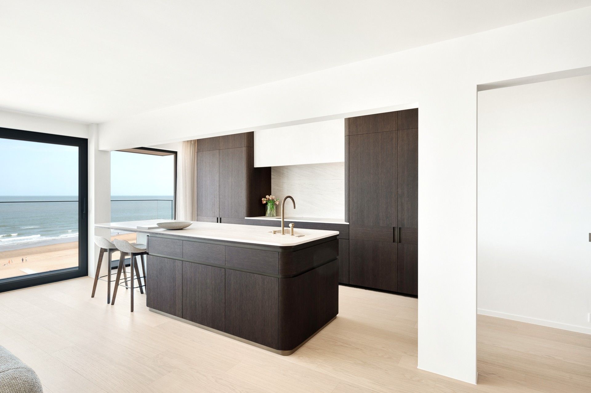 Exclusief en luxueus gerenoveerd appartement met frontaal zeezicht op topligging in Het Zoute foto 21