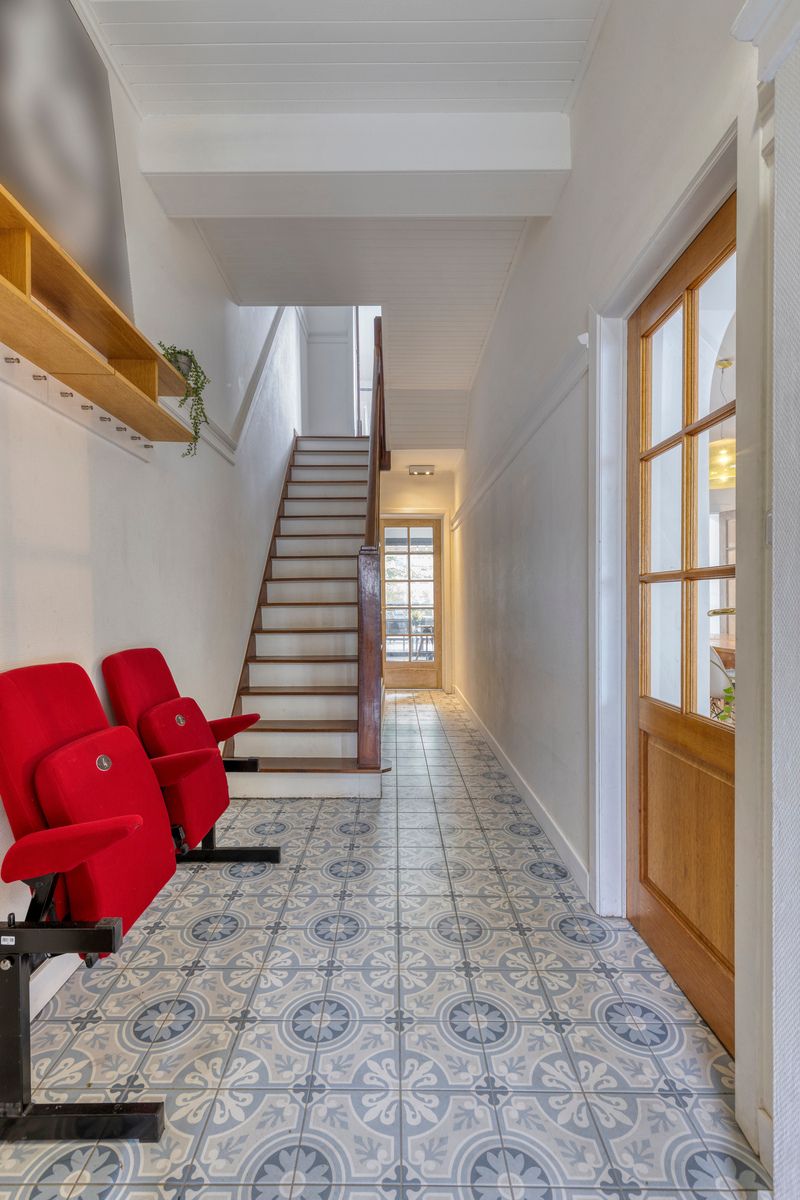 Zonnige authentieke woning met tuintje en topligging! foto 2