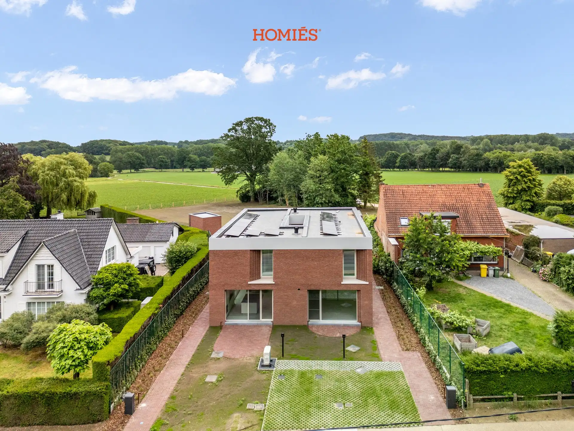 prachtige nieuwbouw met 3 slaapkamers en tuin met bos foto 2