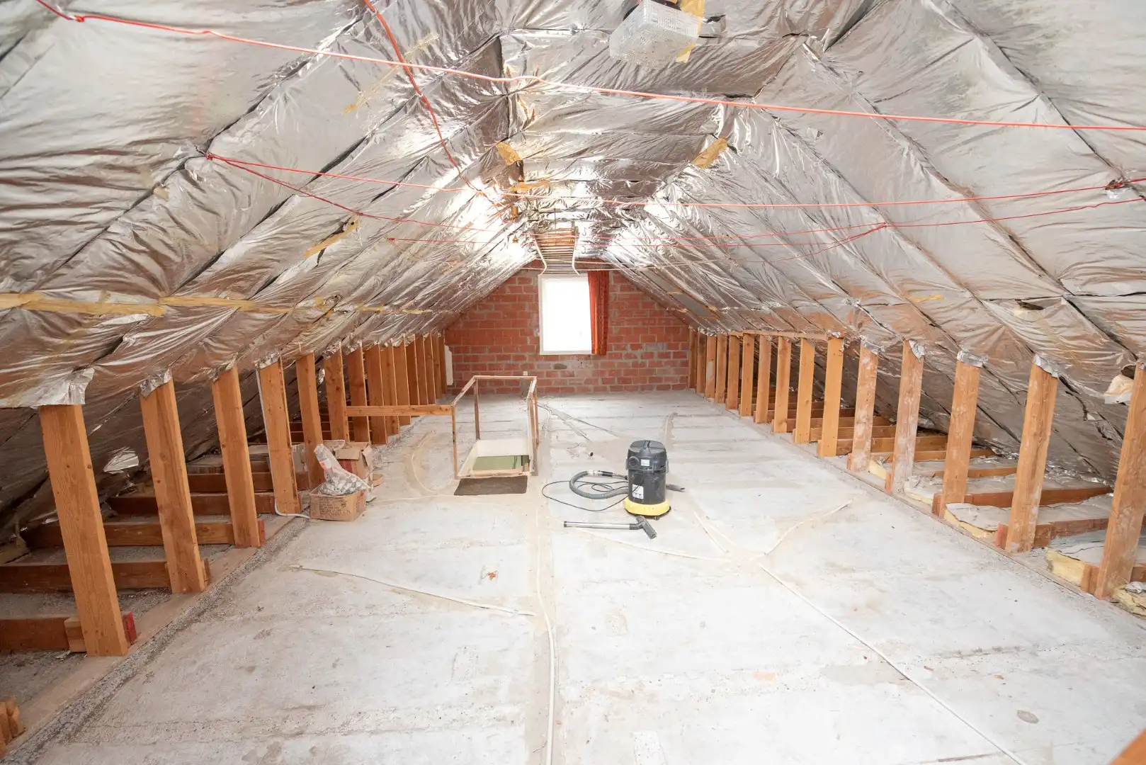 TE KOOP: alleenstaande woning in een rustige woonwijk te Desselgem. foto 13