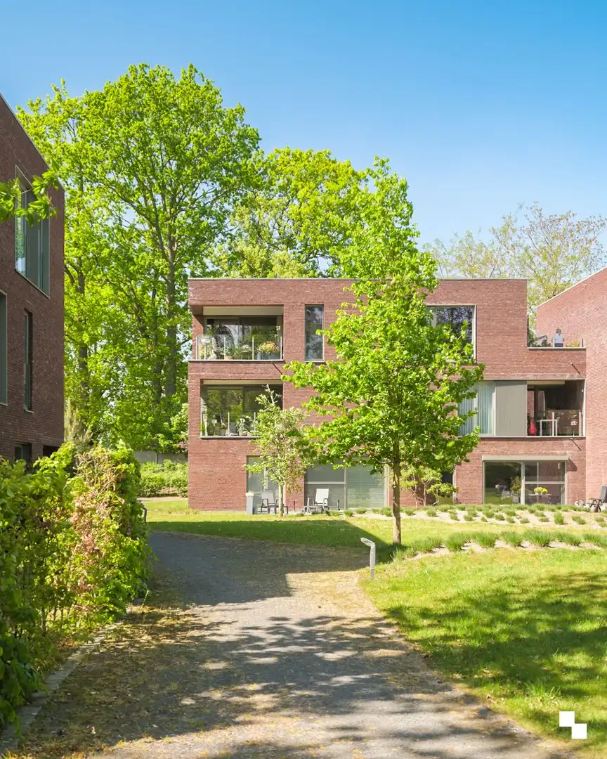 Gelijkvloers appartement omgeven door groen aan de Sint-Denijskerk foto 20