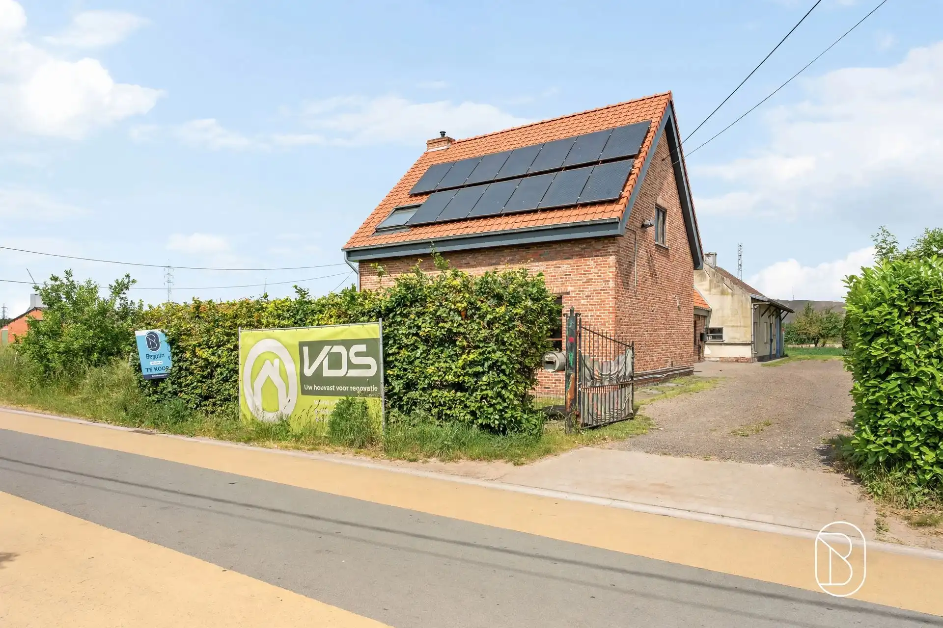 Ruime woning met 5 slpk, garage en bijgebouw op 2.279 m² foto 7