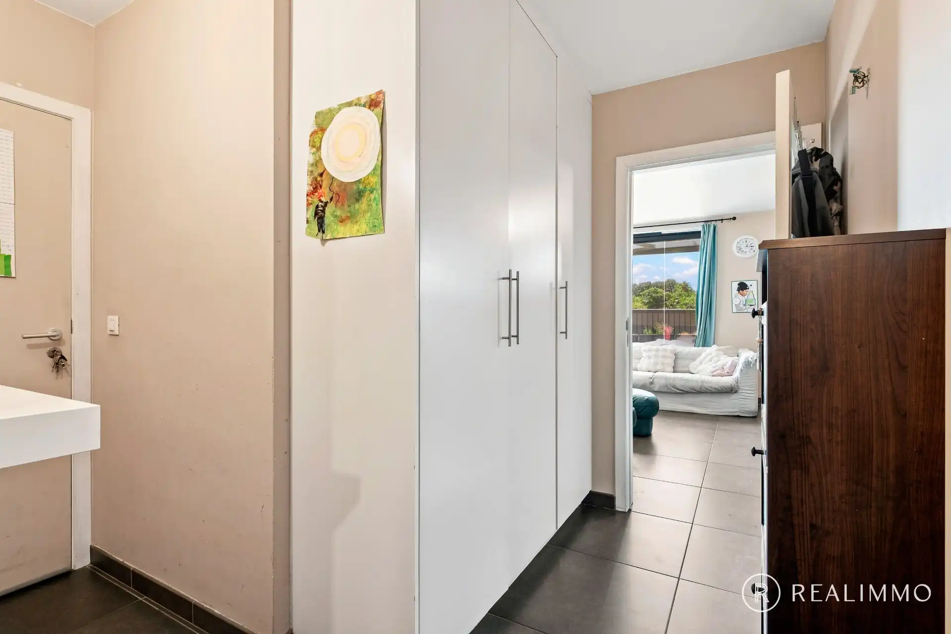 Ruim appartement met 2 slaapkamers, garage en parkeerplaats in Wielsbeke, ideaal gelegen voor comfortabel wonen! foto 4