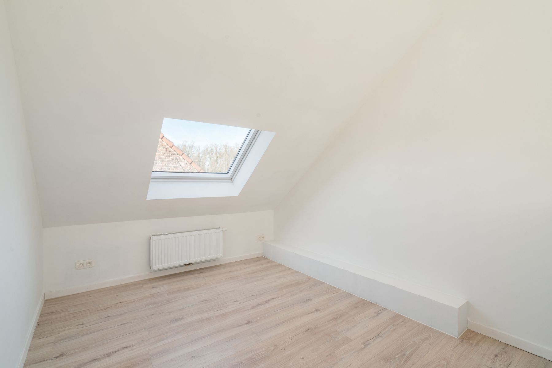 Gerenoveerde woning met zonnepanelen nabij het centrum foto 10