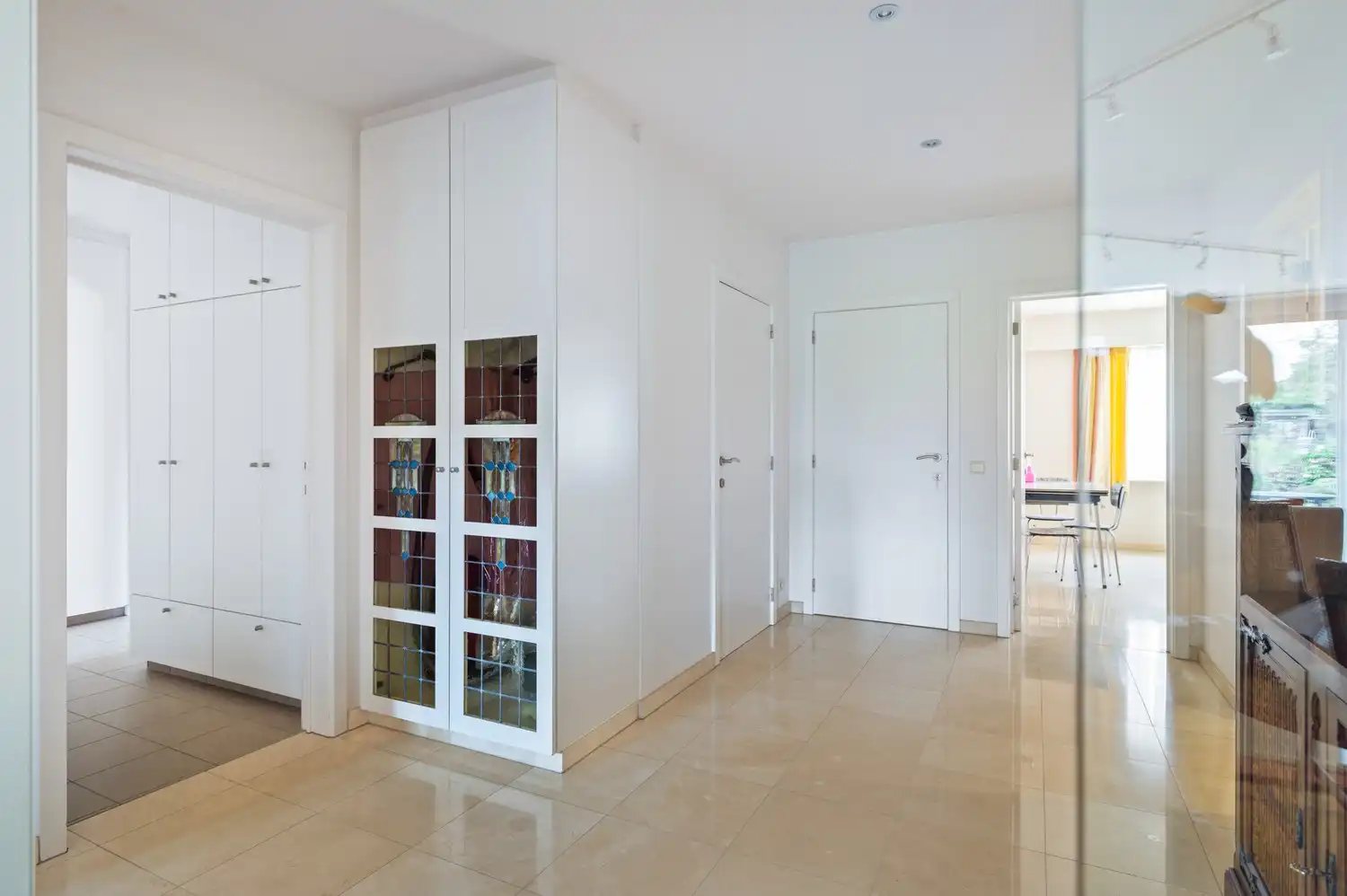 Opbrengsteigendom of co-housing met 2 ruime appartementen in het centrum van Broechem! foto 3
