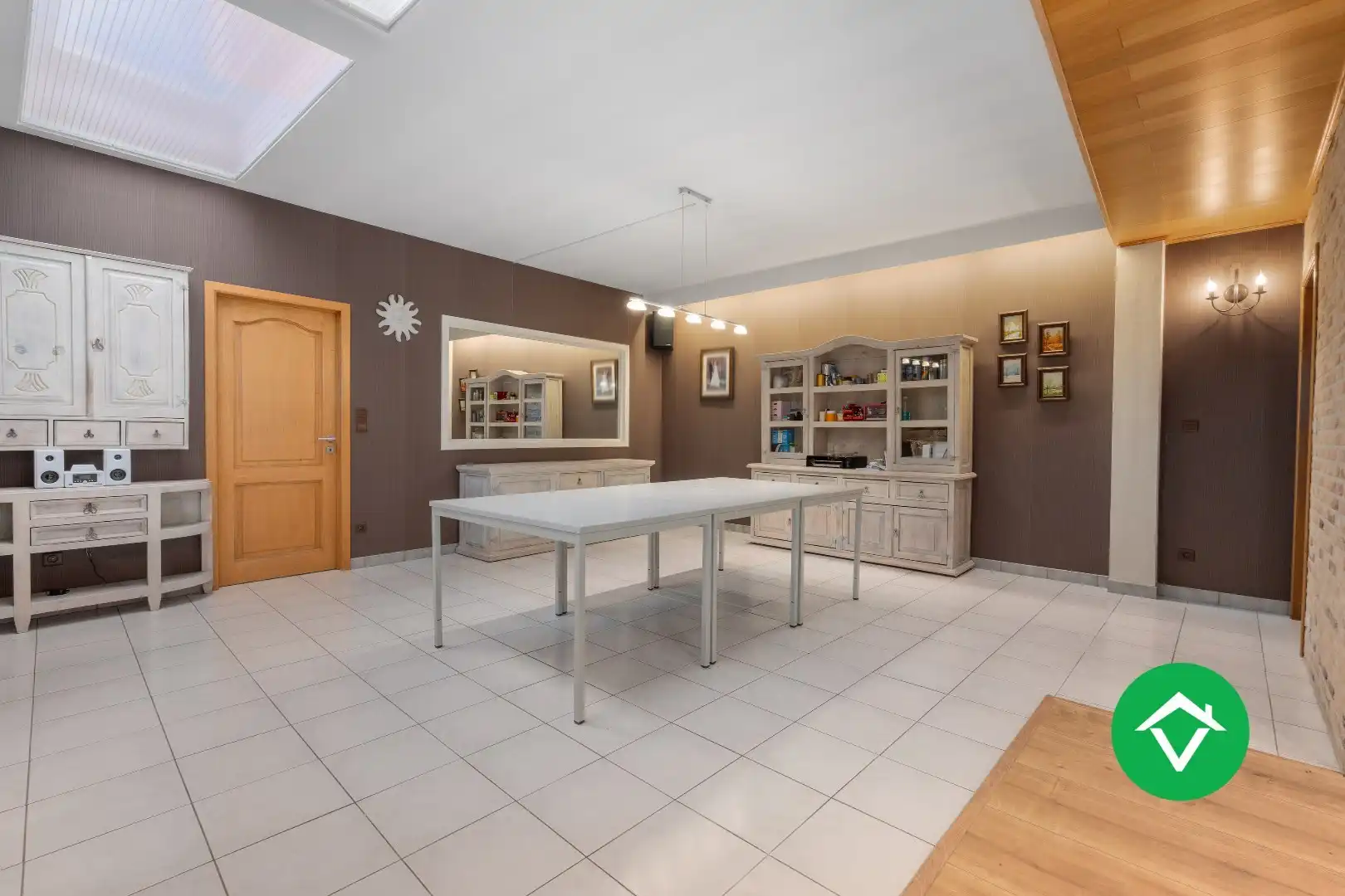 Veelzijdig handelspand met woonst en twee verhuurde appartementen in centrum Aartrijke foto 11