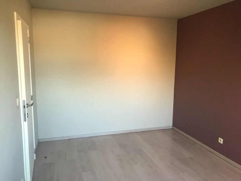 Rustig en zon georiënteerd, instapklaar 2 slk appartement met terras, private garage en dichtbij het Station van Denderleeuw en winkels foto 30