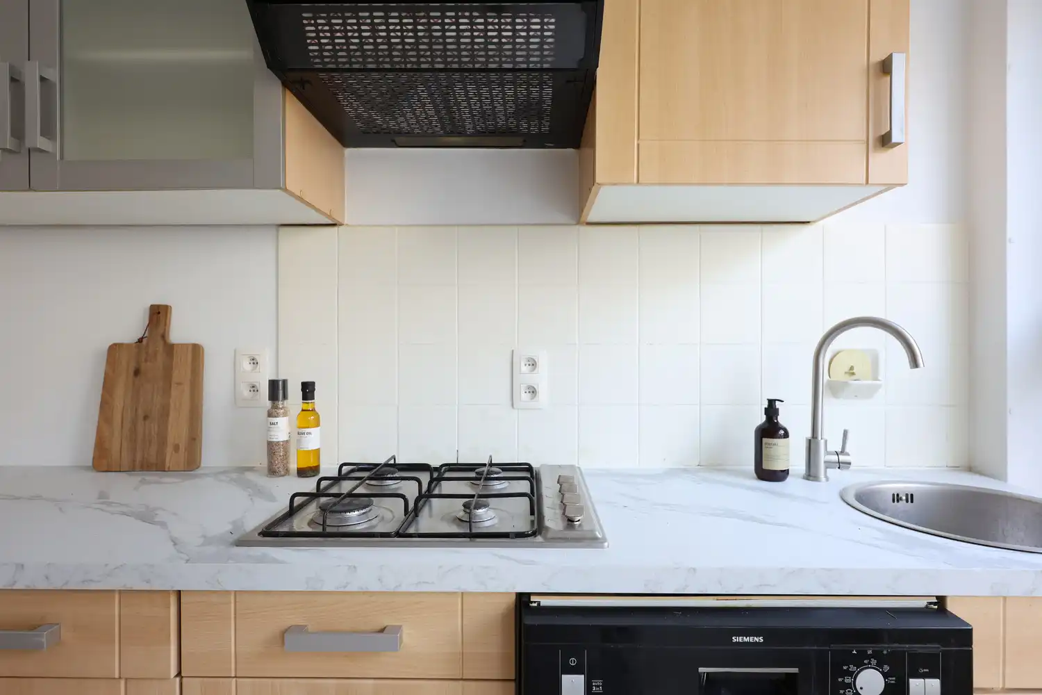 Instapklaar appartement met 2 ruime slks, tuin en parking! foto 15