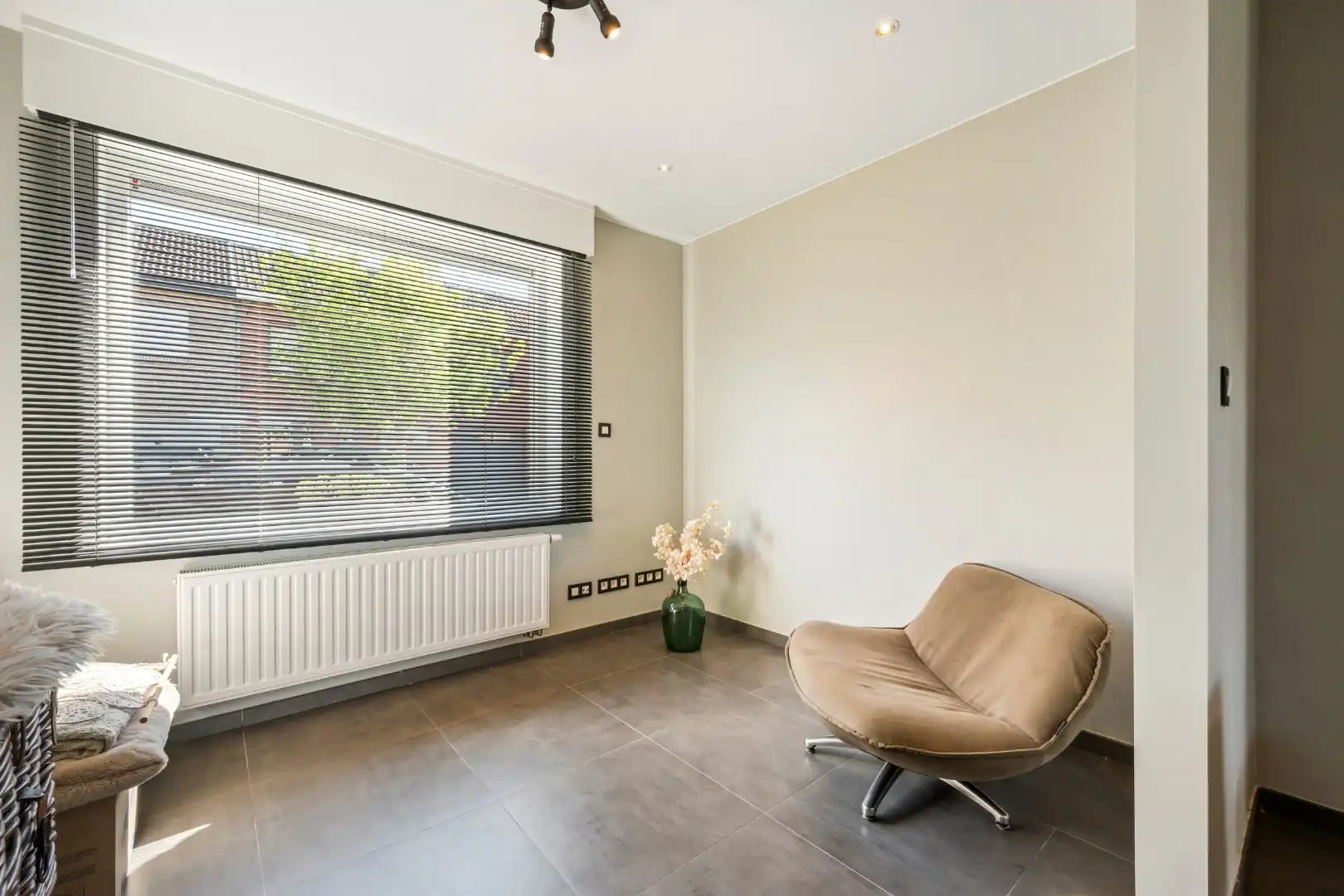 Instapklare woning met 3 slaapkamers, verzorgde tuin en garage in Roeselare foto 8