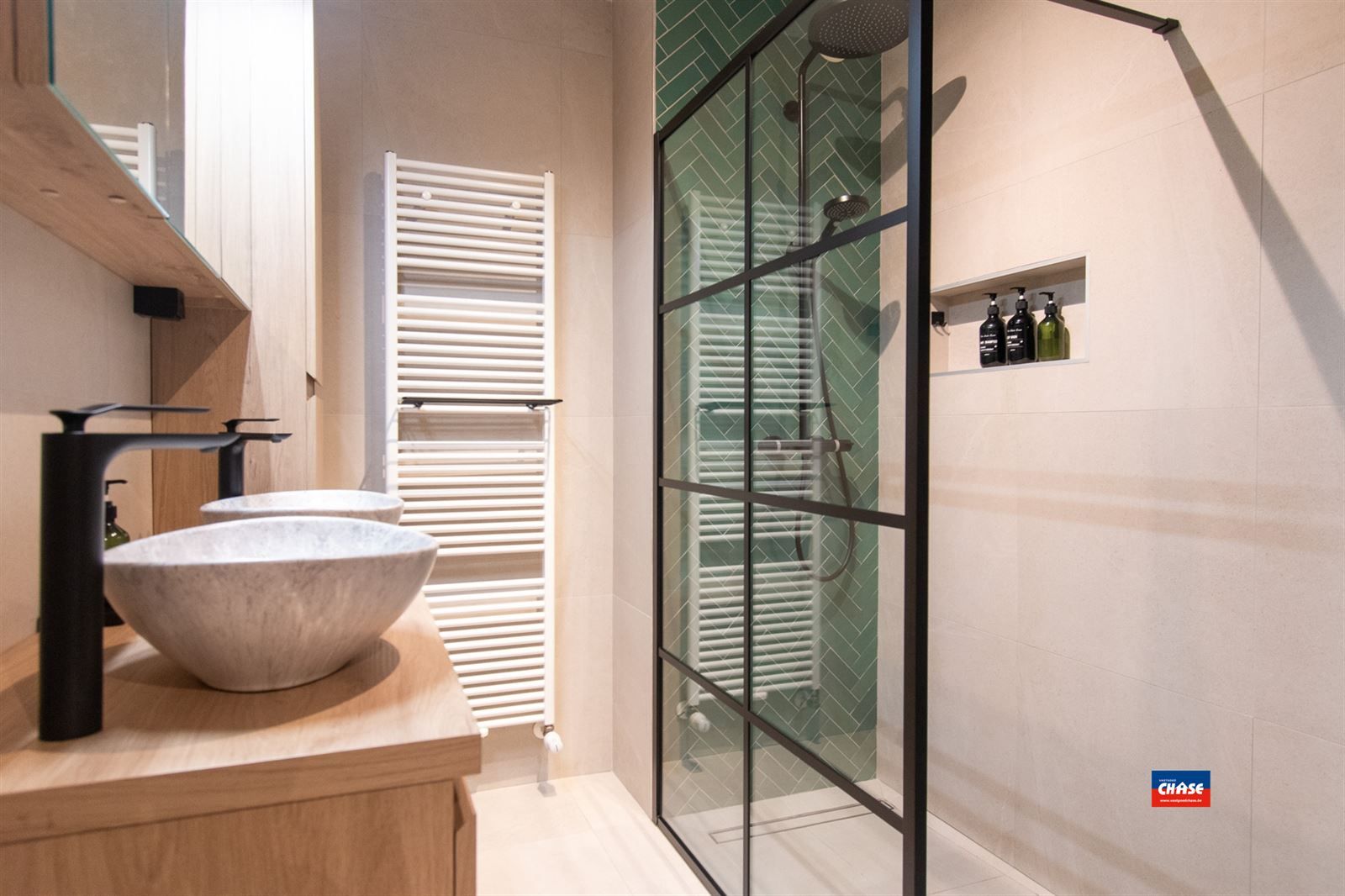 Modern appartement met 2 slpks, terras + garage foto 9