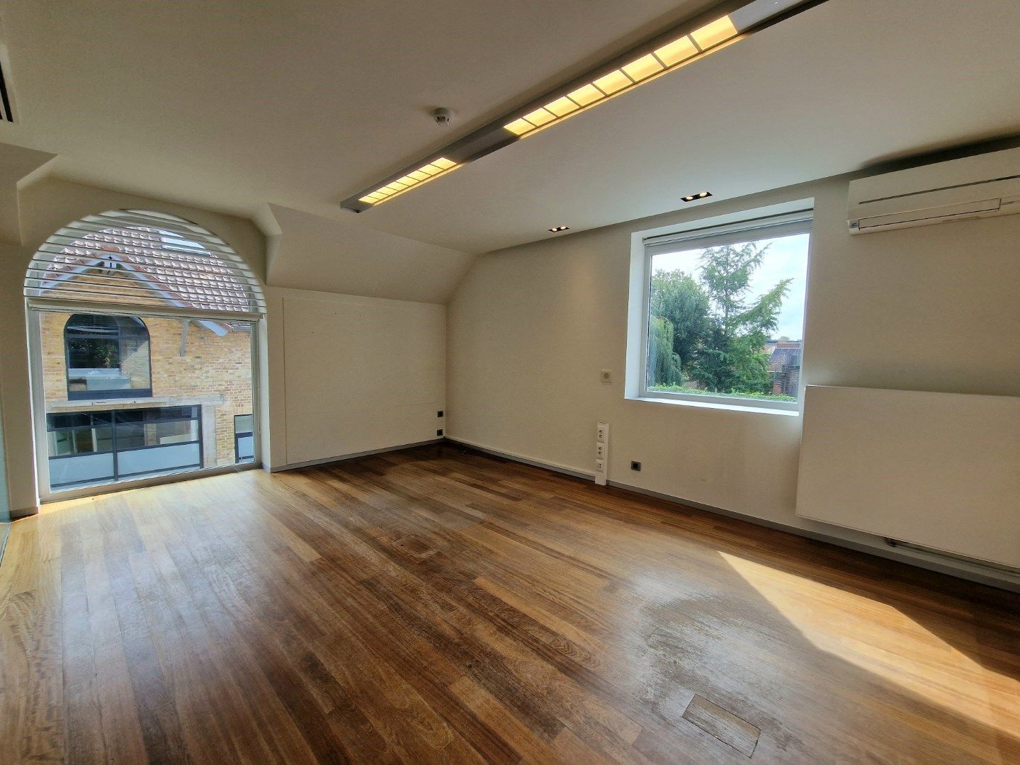 Uniek karaktervol eigendom te centrum Ieper foto 18