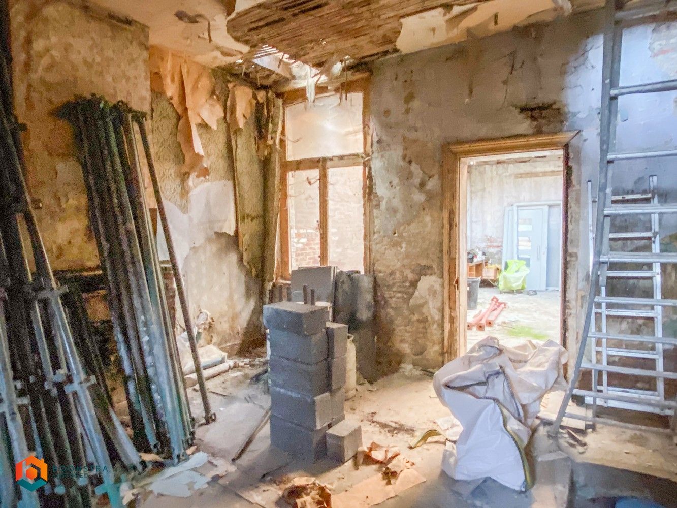 Te renoveren woning te Mechelen foto 2