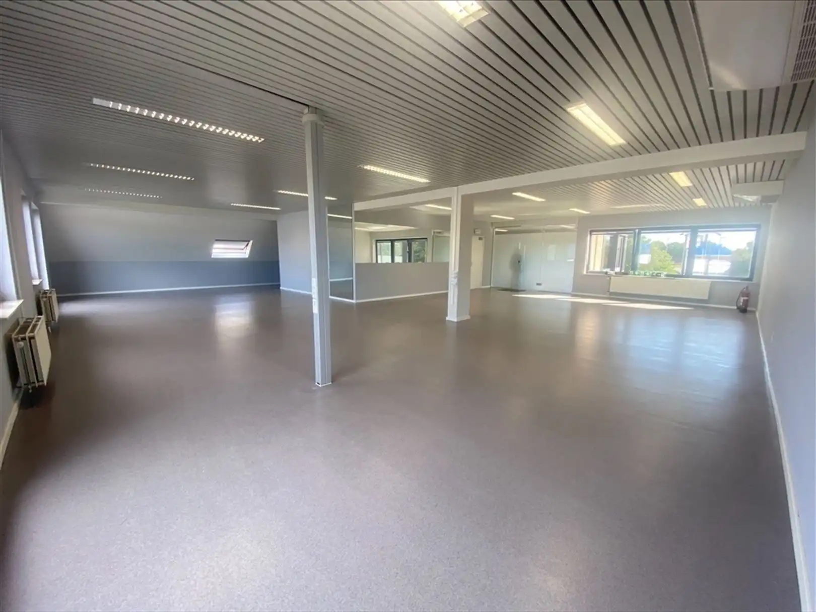 Comfortabele kantoren op zichtlocatie aan het klaverblad in Sint-Denijs-Westrem foto 9