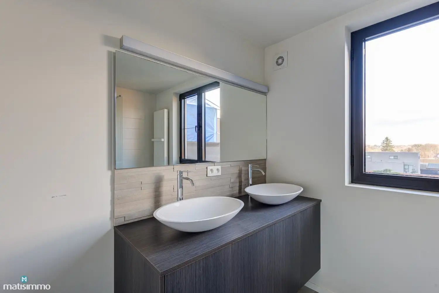 MODERN APPARTEMENT MET 2 SLAAPKAMERS EN OVERDEKT TERRAS IN HET CENTRUM VAN HOESELT foto 12