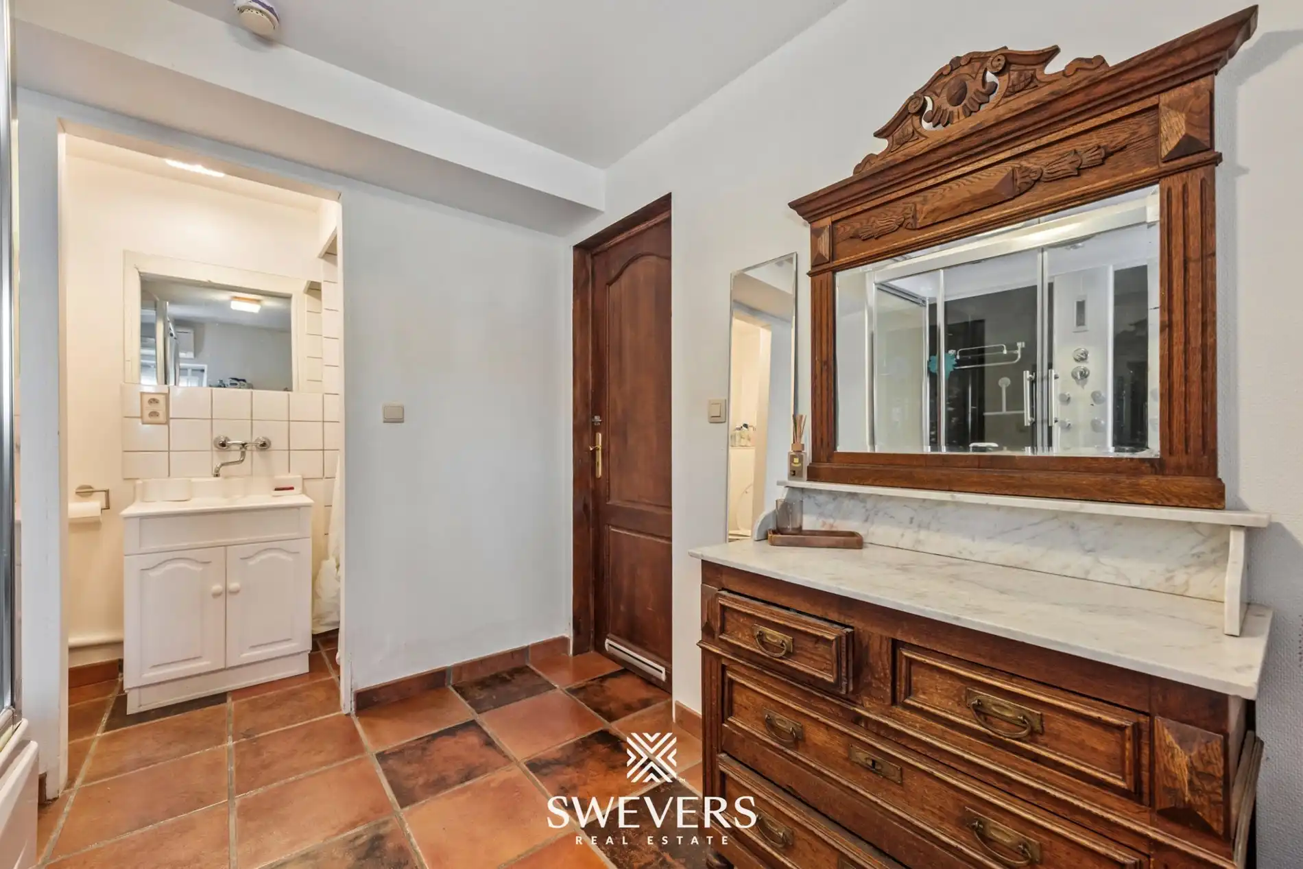 Vierkantshoeve met 2 woonentiteiten, 11 slpk. en 617 m² woonruimte foto 19