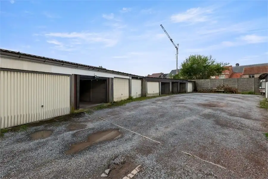 2 TE RENOVEREN WONINGEN+ 16 GARAGES OP EEN PERCEEL VAN 9A87 foto 35