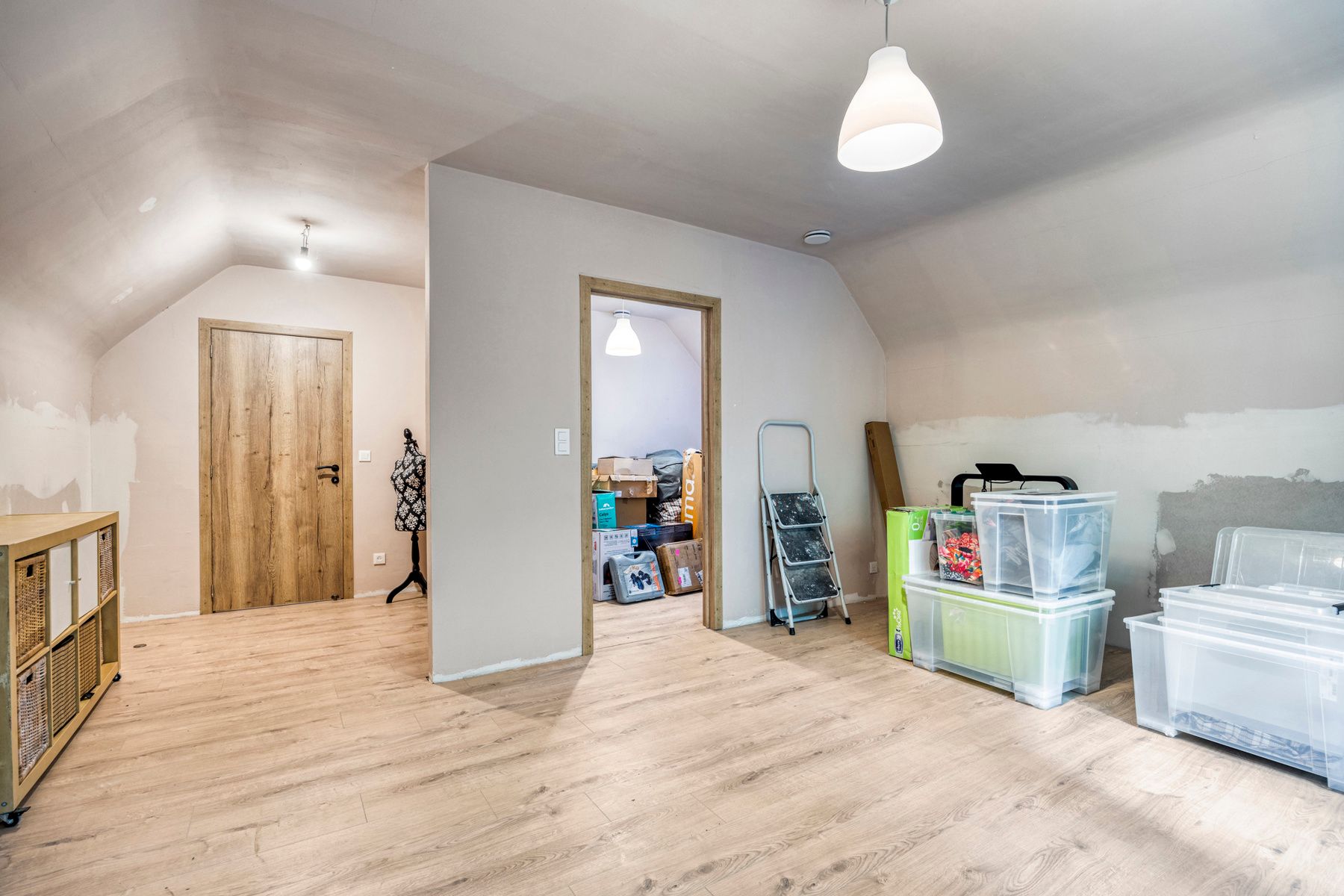 Zeer ruime gerenoveerde woning (± 398 m²) op een perceel van ± 60 are in het prestigieuze Bois de Strihoux foto 27