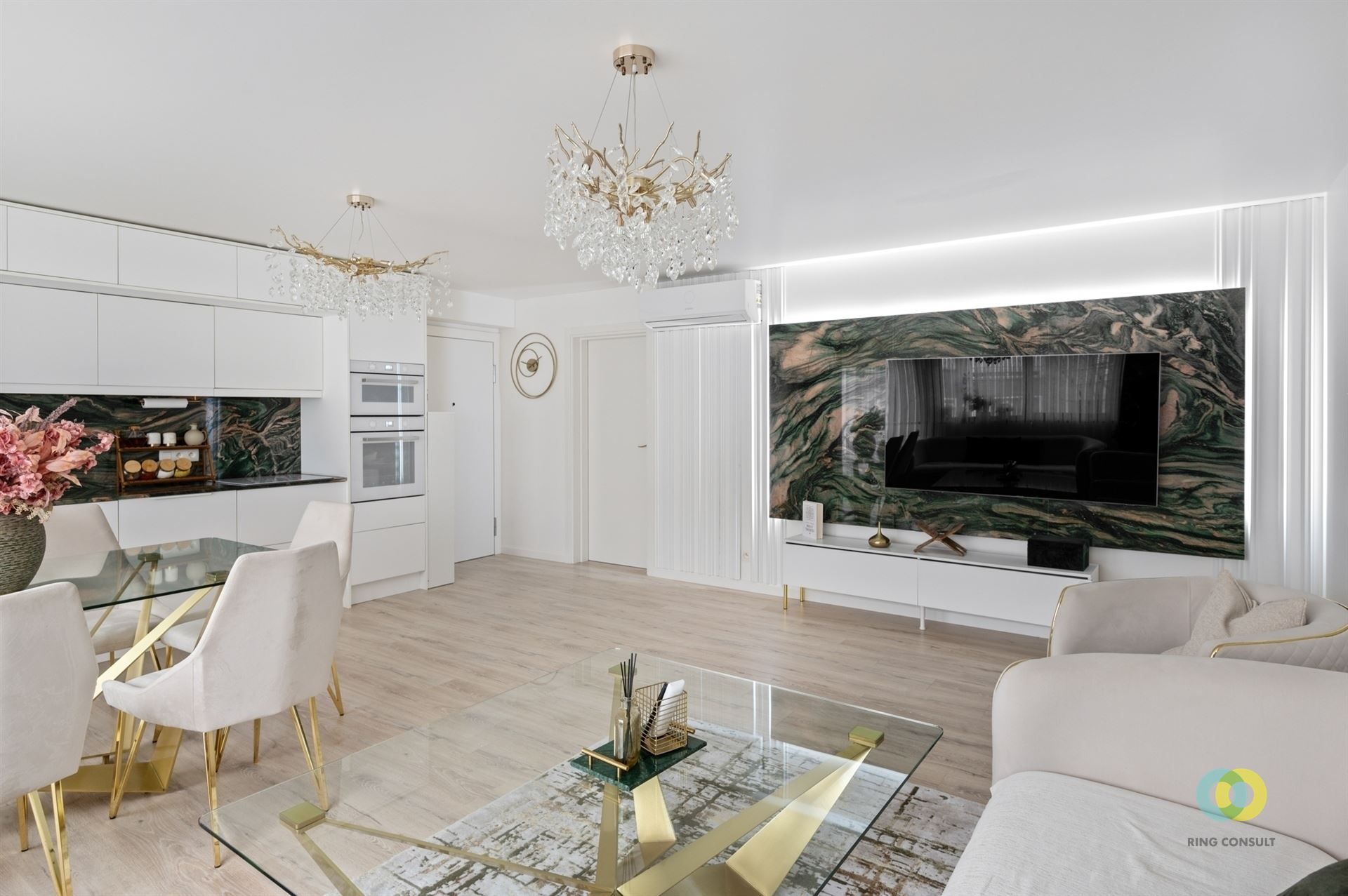 Prachtig gerenoveerd appartement foto {{pictureIndex}}