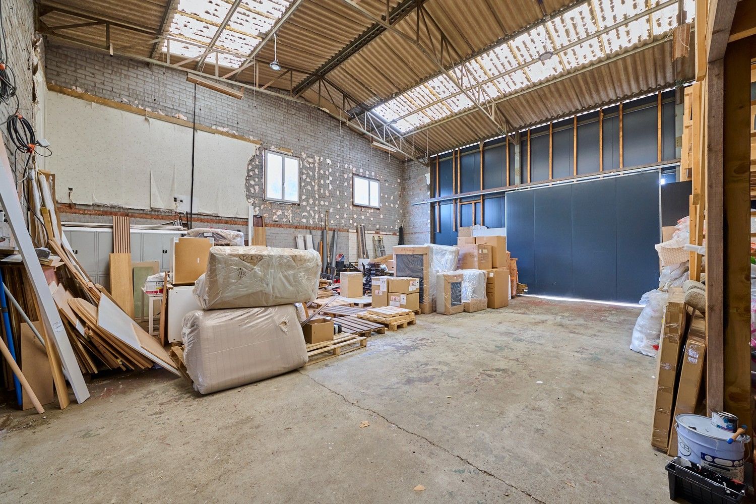 Showroom met magazijn foto 16