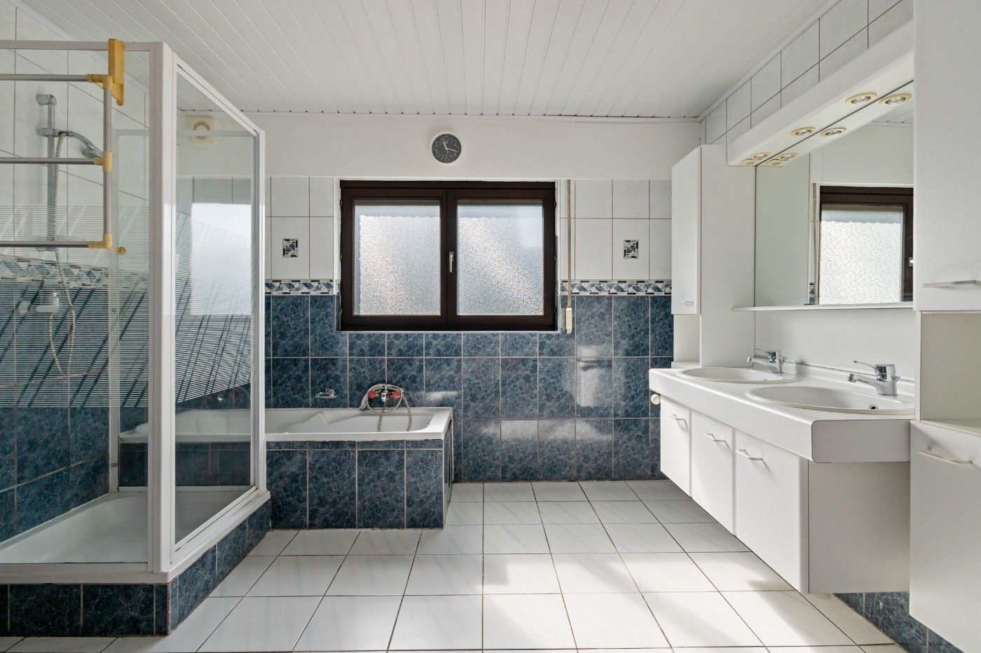 Te renoveren, vrijstaande woning met 2 slpk., oprit en diepe tuin foto 10