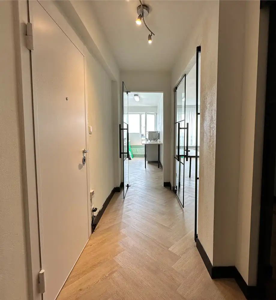 Stijlvol gerenoveerd appartement met 2 slaapkamers op centrale ligging foto 2