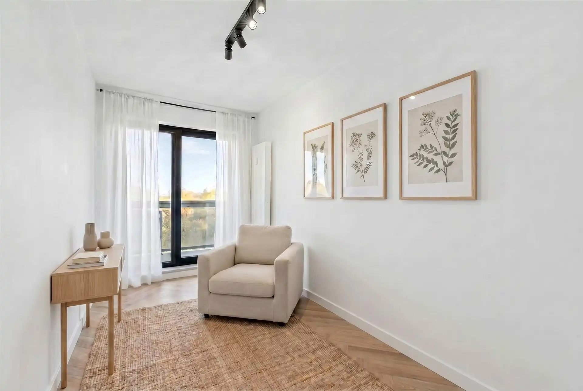 Gerenoveerd appartement met ruim terras foto 11