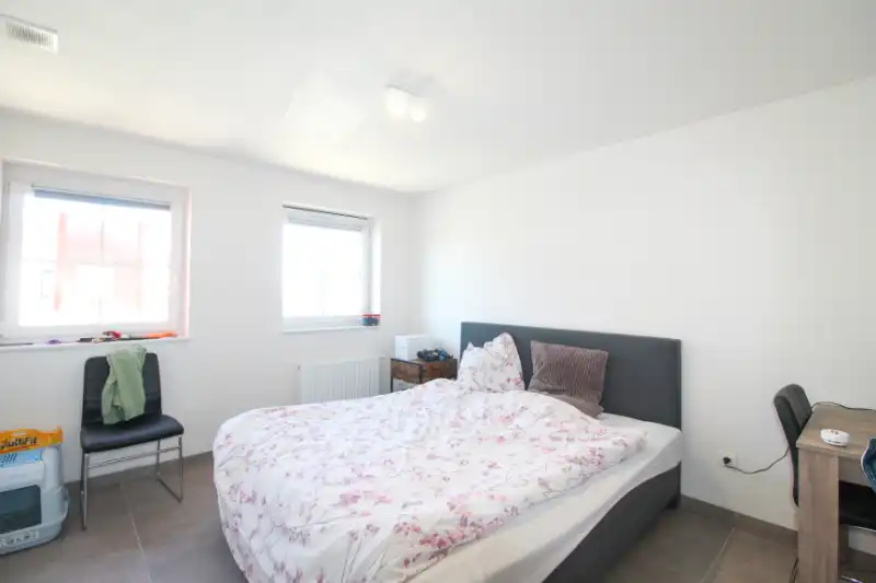 Recente woning op boogscheut van Roeselare te huur foto 10