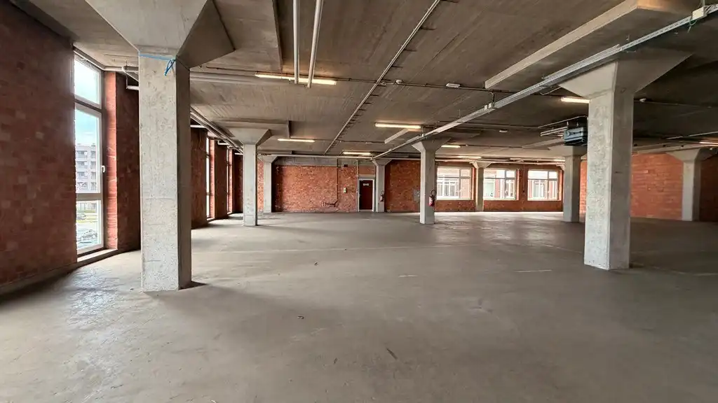 Magazijn met mogelijkheid tot kantoren te huur aan de Noorderlaan  in Antwerpen foto 5