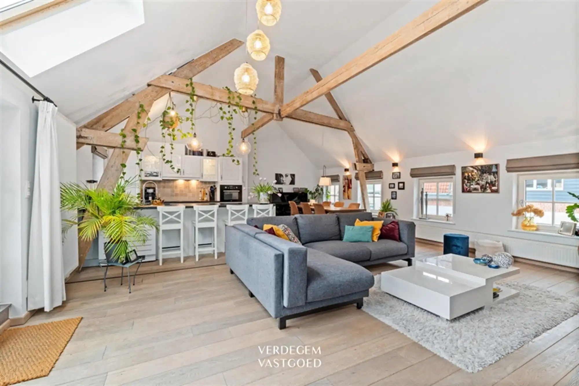 Knap appartement op centrale ligging met 3 slaapkamers en XL terras foto 2