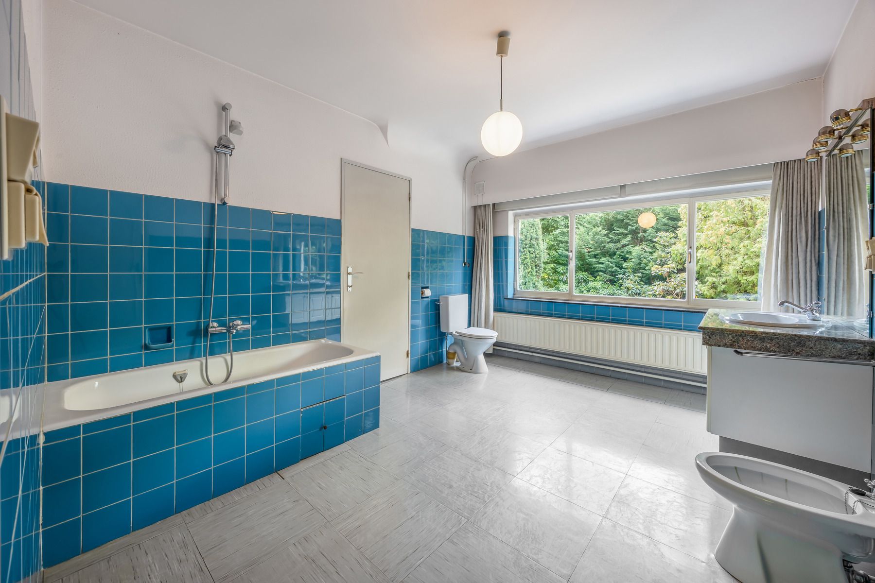 Te renoveren villa met veel potentieel foto 15