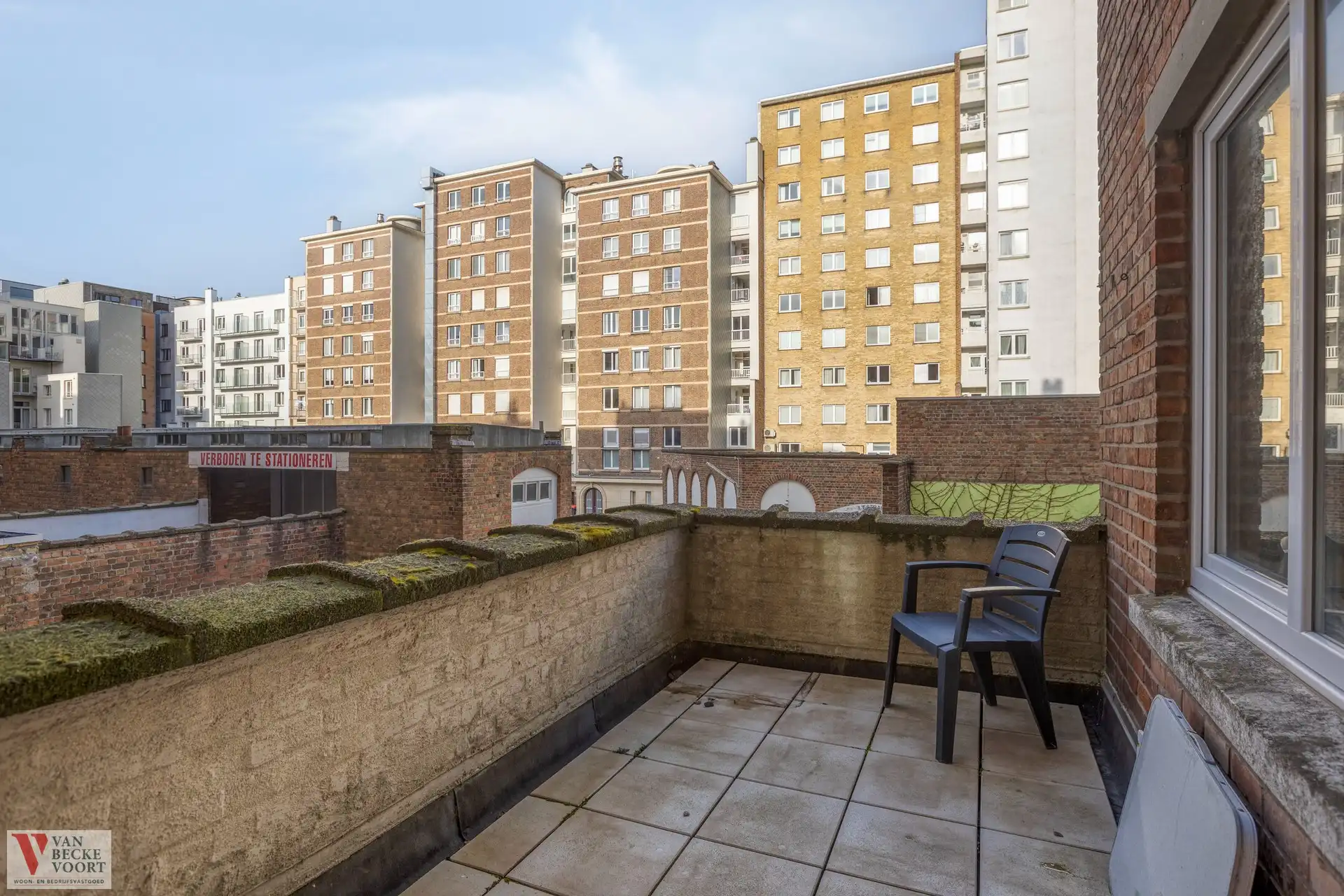 Stijlvol gerenoveerd appartement met 2 slaapkamers en terras foto 10