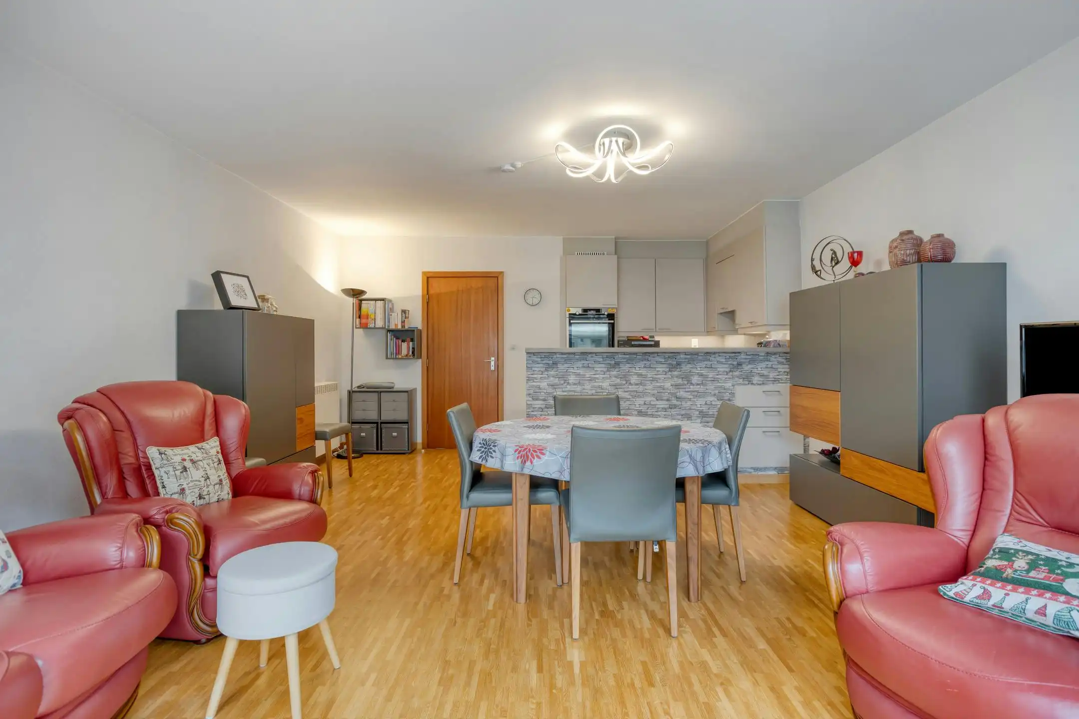 Appartement met 2 slaapkamers en parking vlakbij zee te Koksijde foto 2