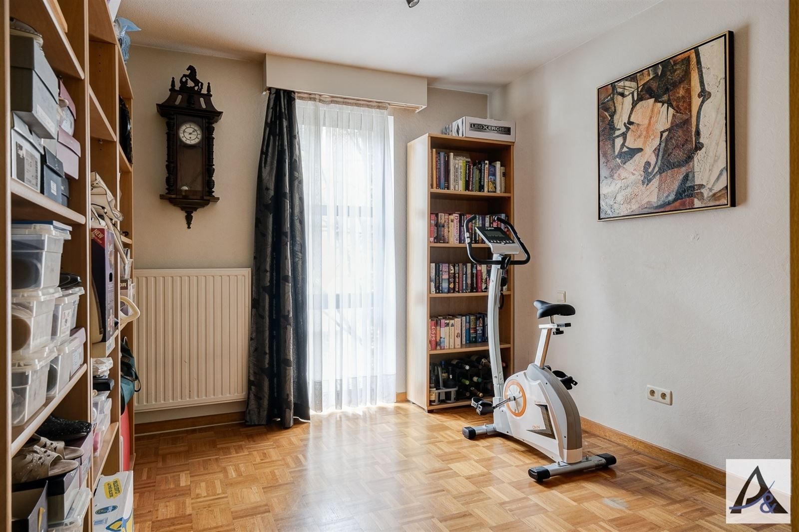Ruim appartement met twee staanplaatsen in centrum Bilzen! foto 14