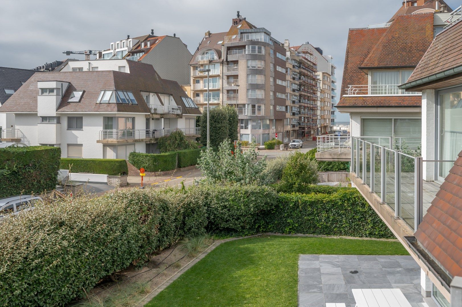 Zeer mooi  ruim hoekapp. met open zicht  in een kleine villa-residentie  vlakbij het Casino.  foto 29