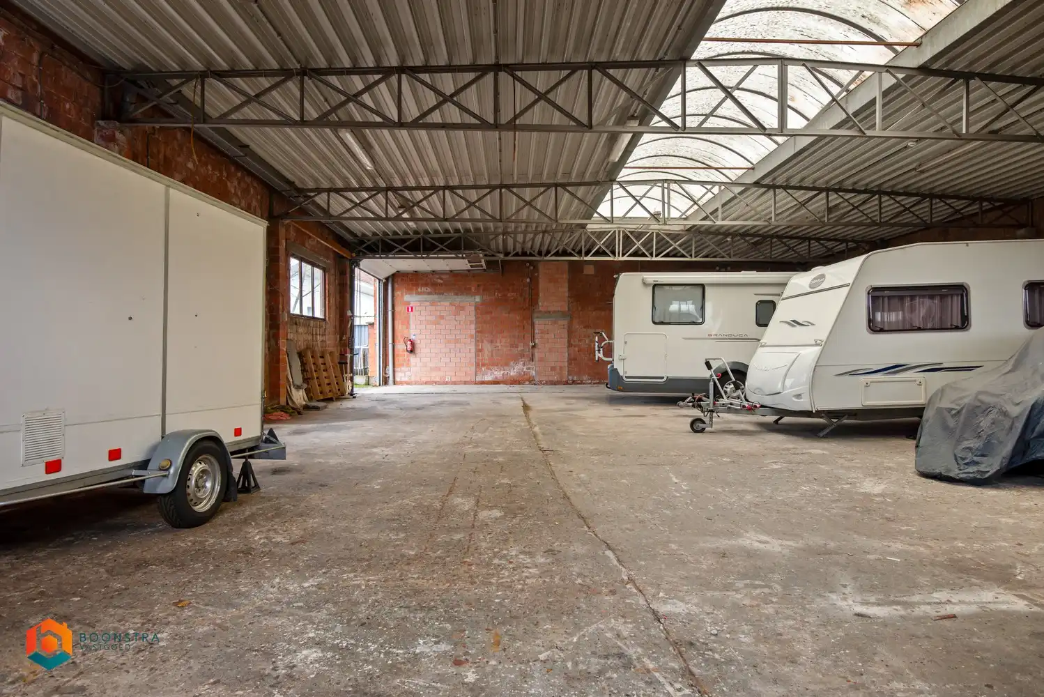 Ruime opslagplaats +- 330 m² foto 6