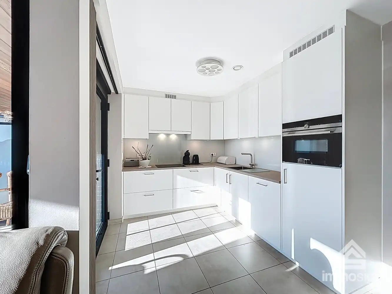 Assistentiewoning met 2 slaapkamers, terras, autostaanplaats en berging in hartje Bocholt! foto 6