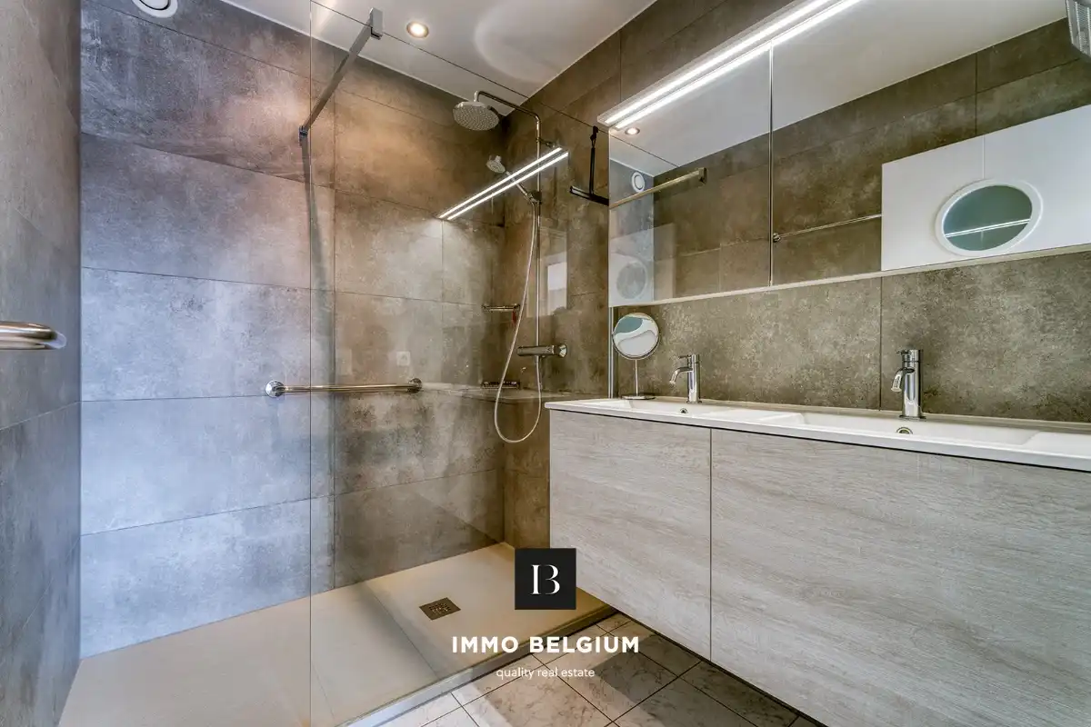 Appartement met ruim zonneterras en zijdelings zeezicht foto 3