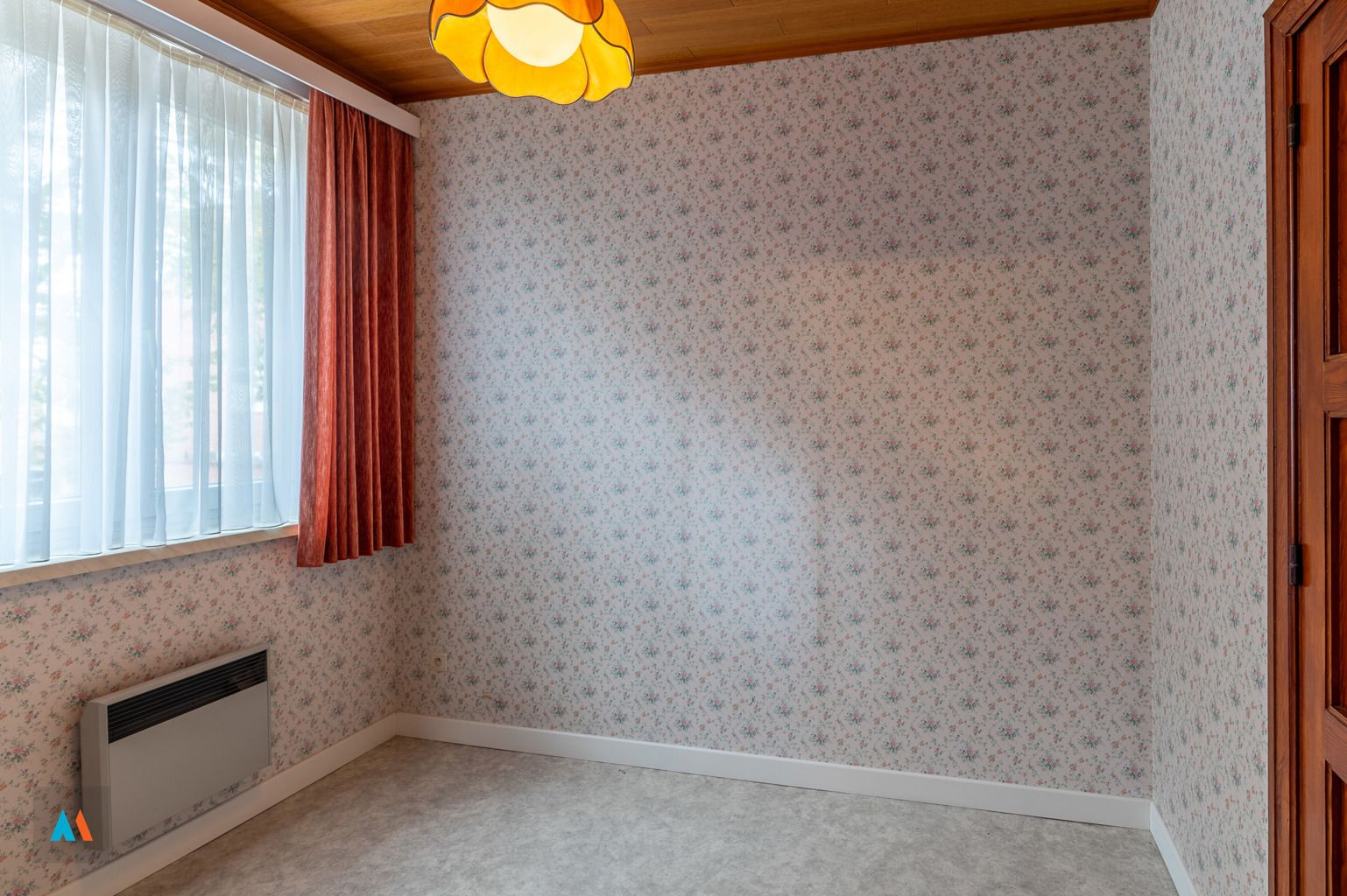 Gezinswoning met ruime loods foto 14