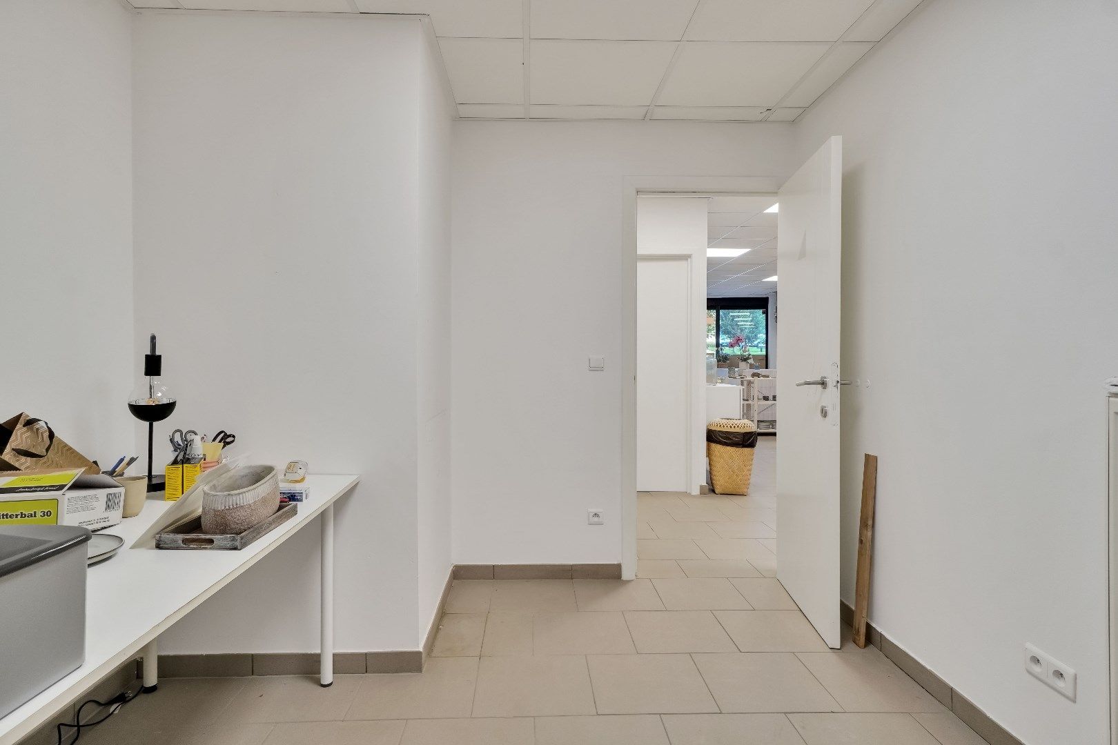 HANDELSPAND MET EEN BRUIKBARE OPP. VAN 325 M² IN CENTRUM LANAKEN !  foto 12