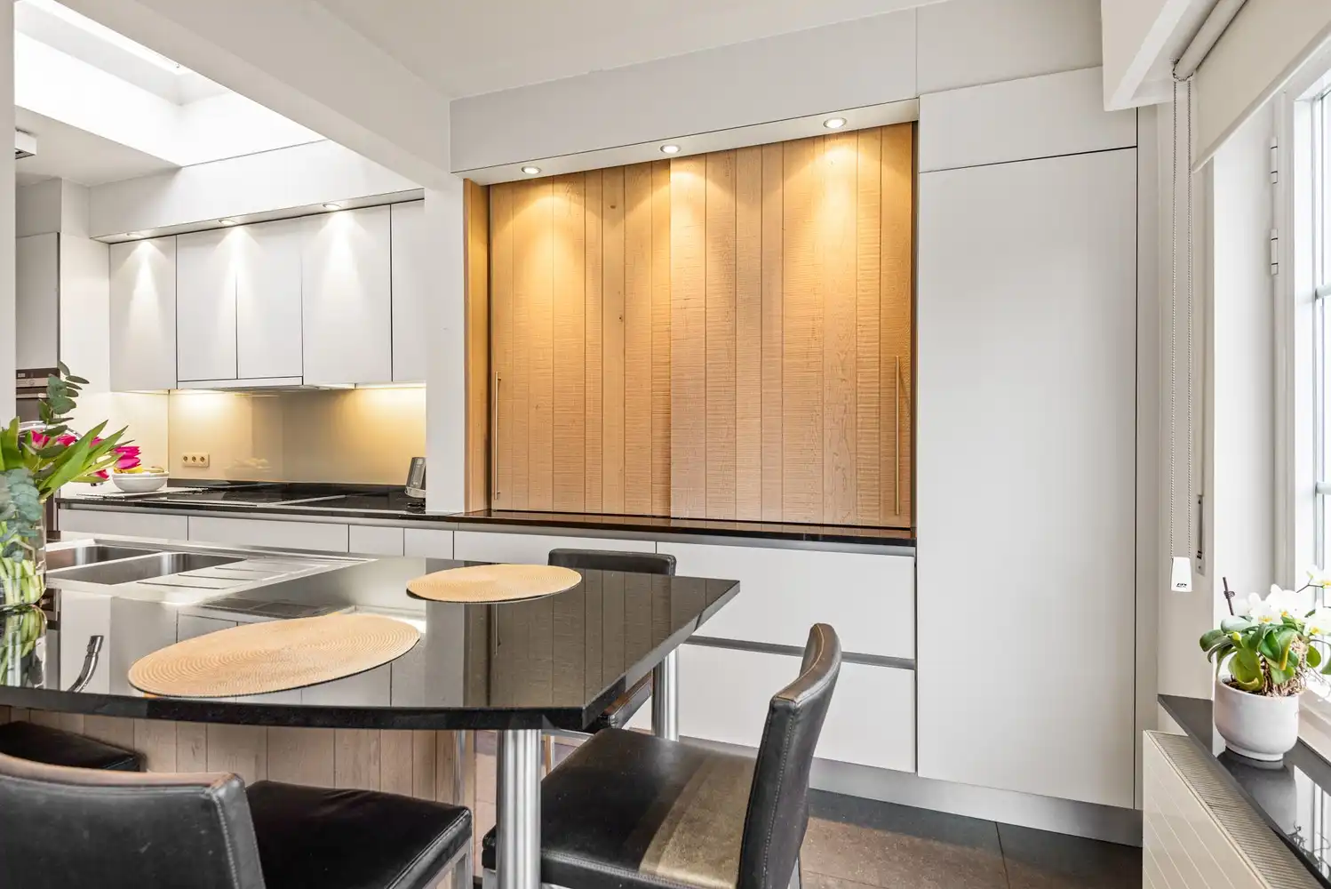 Verzorgde instapklare woning met 4 slaapkamers en ruime garage. foto 12