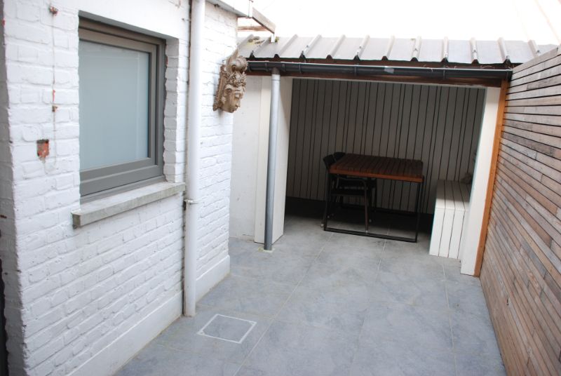 Volledig vernieuwde woning met binnenkoer foto 8