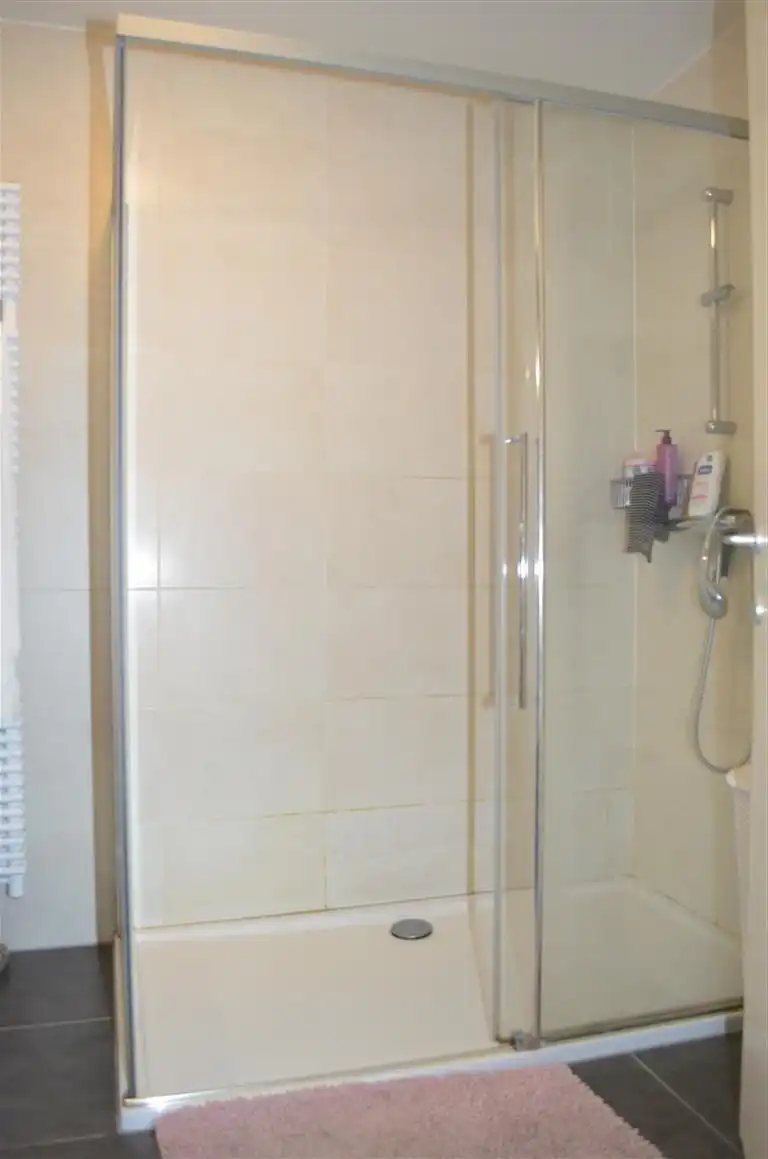 Appartement met twee slaapkamers, autostaanplaats en kelderberging in het centrum. foto 12