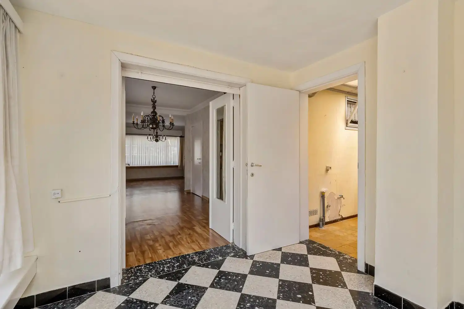 Te renoveren halfopen bebouwing op een perceel van 361 m². foto 5